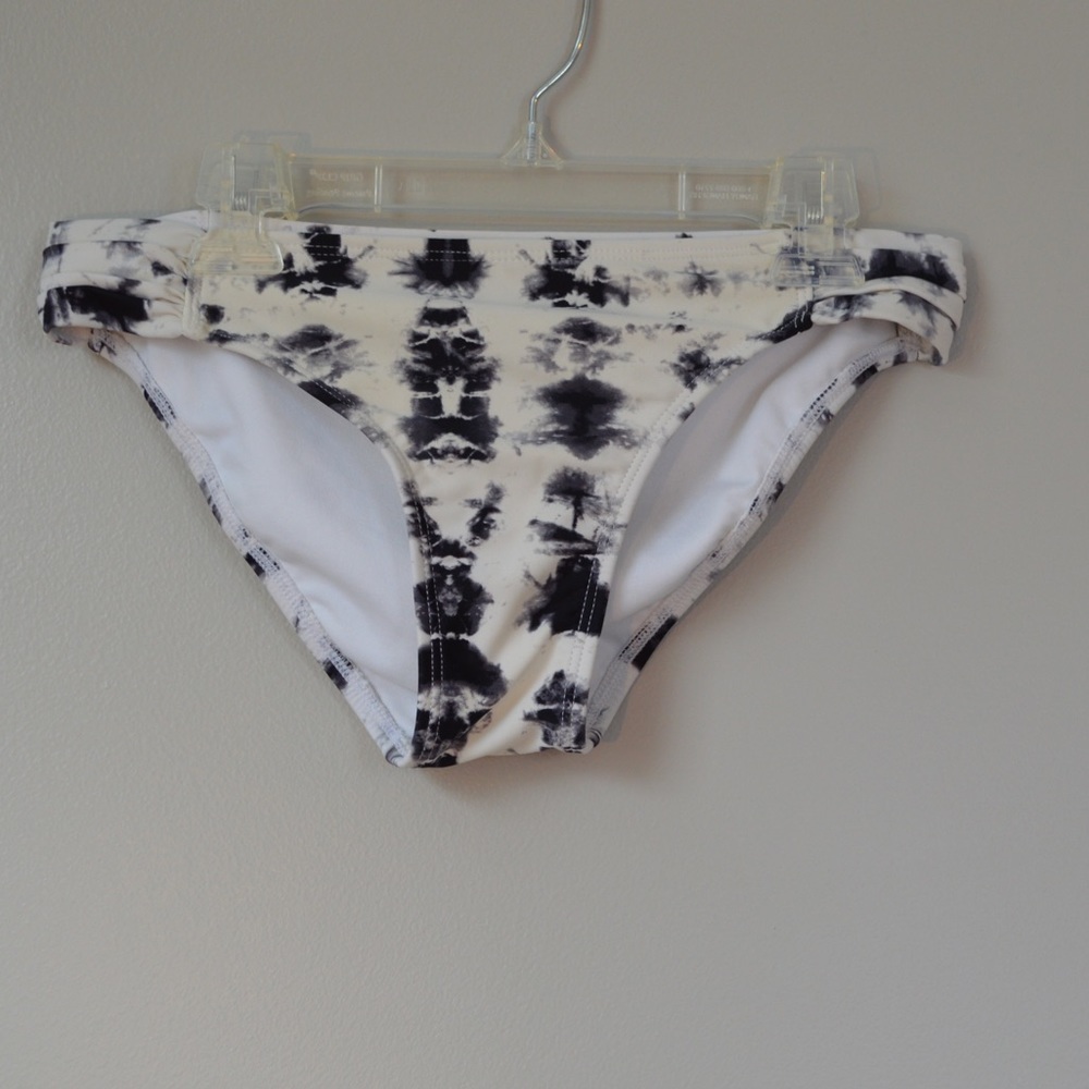 tie-dye bikini bottoms